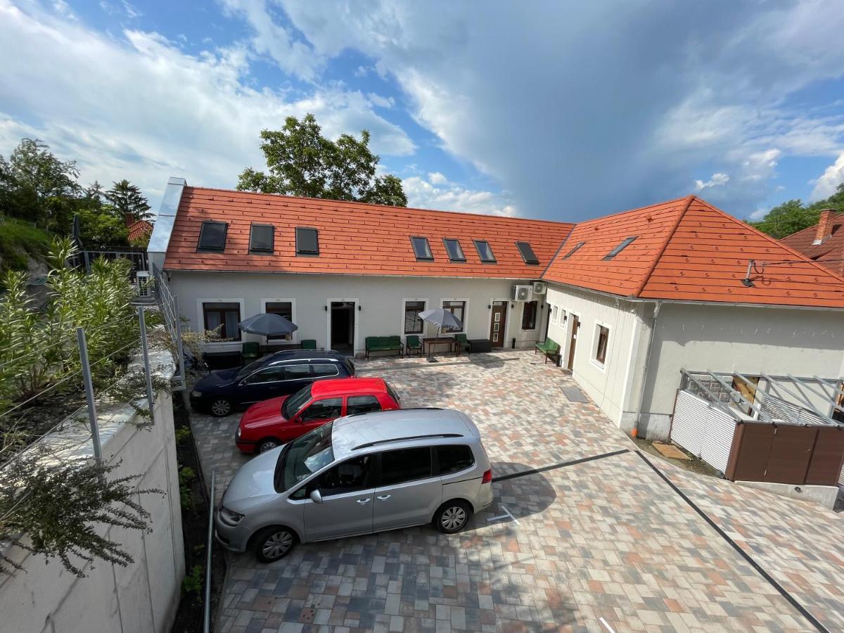 Monbuhim Twin Apartment Veszprém Екстериор снимка