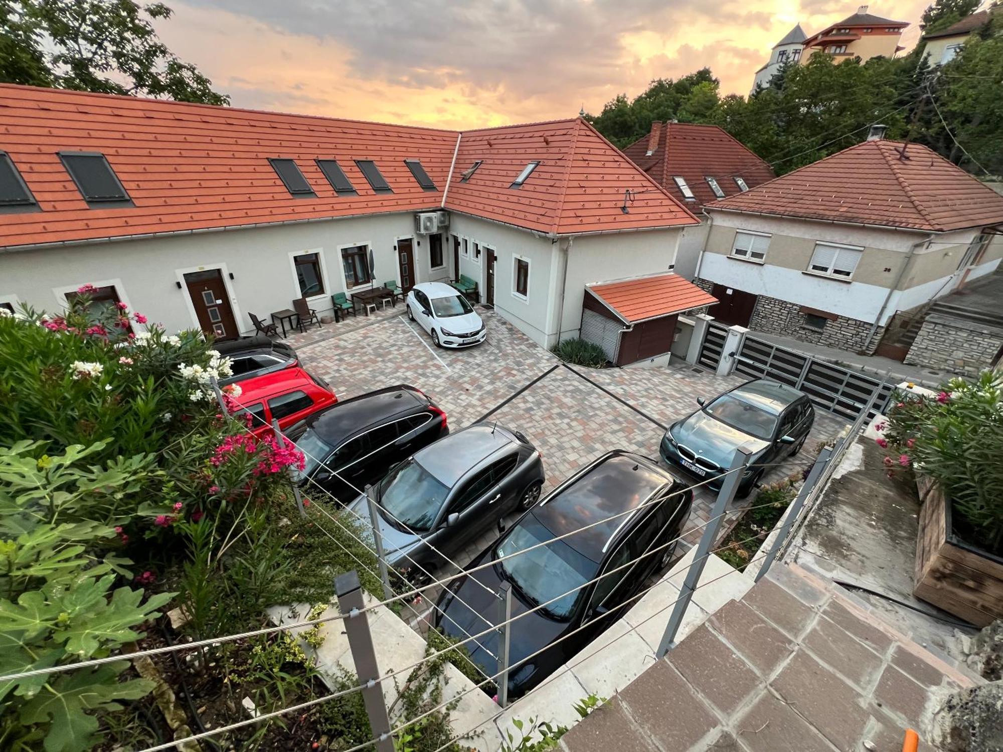 Monbuhim Twin Apartment Veszprém Екстериор снимка